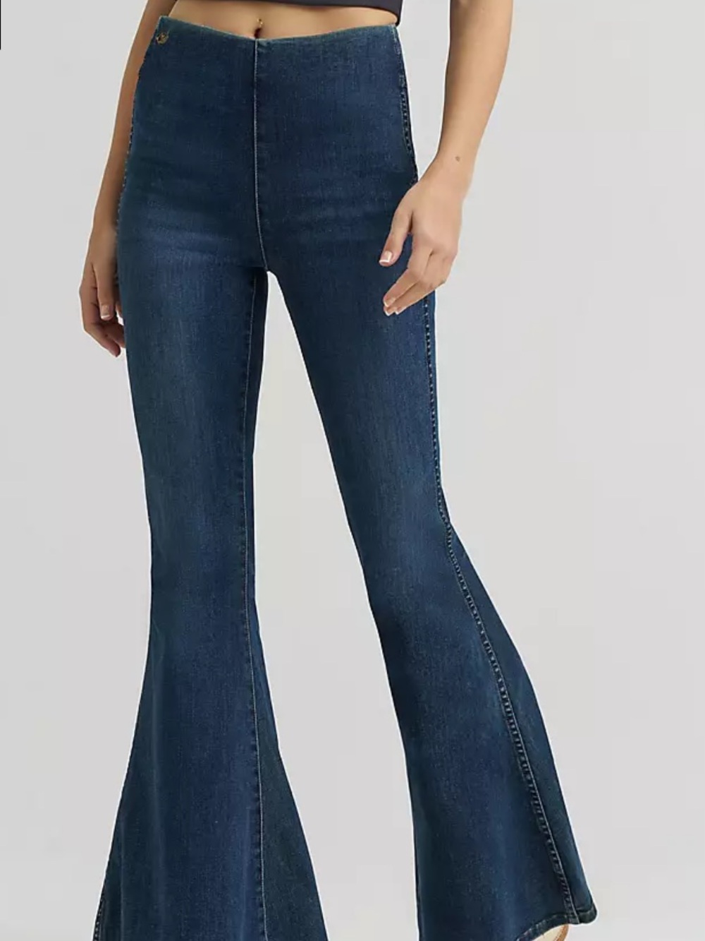 Wrangler X Lainey Wilson pull on flare jeans - Picture 4 of 14